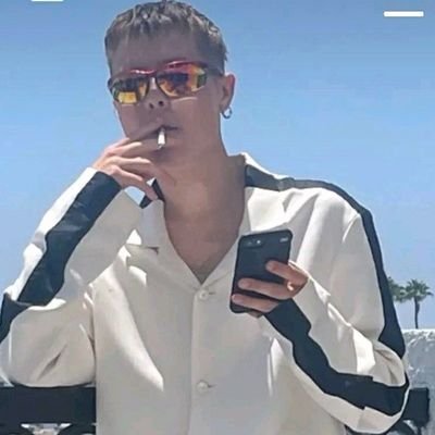 Hop3Andr3's profile picture. no thoughts, just retweets