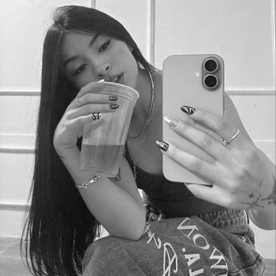 ayseanx's profile picture. Incomum - Luccas Carlos. ♪