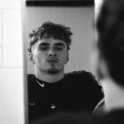 VRosa_'s profile picture. RB @uconnfootball • Bristol, CT | 860 - Business Inquires: mdaniel@freegamemgmt.com