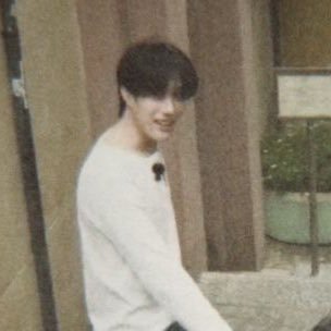 bedjung1q's profile picture. ไม่รู้เวทมนต์ใด เสกช้านให้ลอยไป