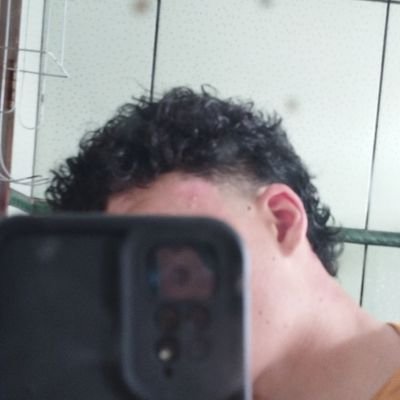 Phrc_X's profile picture. “Quem não se contenta com pouco, não se contenta com nada.” – Epicuro