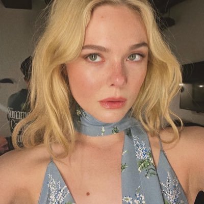 filmocholic's profile picture. curly haired girl whos into lots of stuff