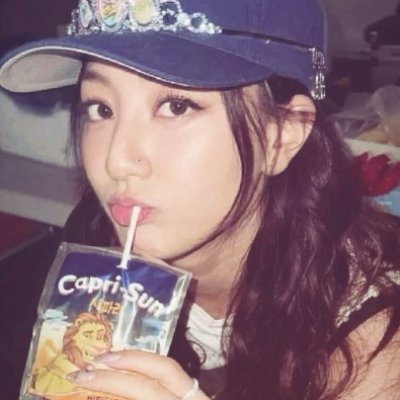 Meliaaa33's profile picture. 