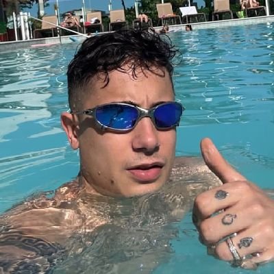 gzinbarbz's profile picture. I don't really want no friends.