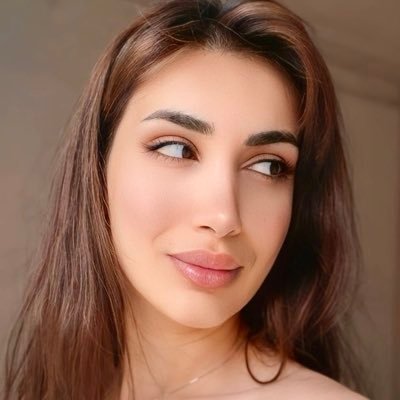 _ellnazz's profile picture. 