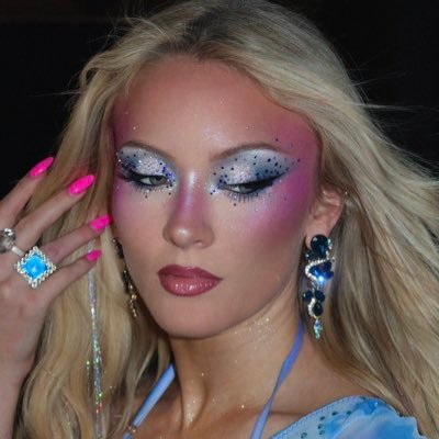 venuszara_'s profile picture. ‘Midnight Sun’ the album is out now everywhere!