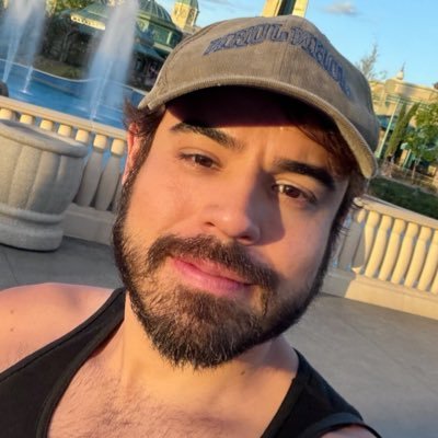 dramafunded's profile picture. 