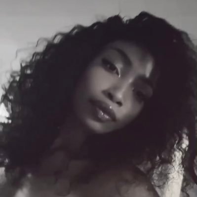 OkuhleDesire's profile picture. 🤍✨144✨🤍