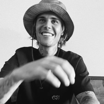 justinpsbieber's profile picture. 