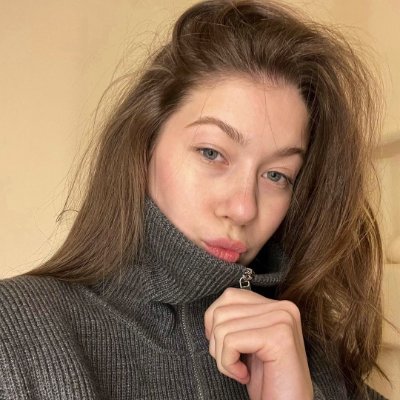 moon_lovern's profile picture. Living with a heart full of flowers and a mind full of dreams 🌸💭