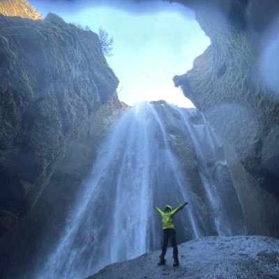 megi91E's profile picture. 健康のために2025年も月一登山を目指す🍆丹沢、花立山荘で酒と写真で夏山反省会企画。堀山の家の顔ハメパネルはあと少しで引退予定。