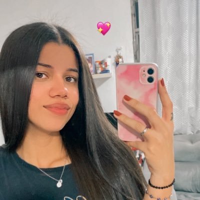 deboranascim1's profile picture. recolha a sua insignificância e seja feliz 🤍✨✨✨✨