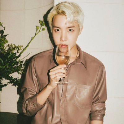 mikrokosrose's profile picture. 아미 💜 |🌹 | OT7 | ‘91 liner | I SAW SPRING DAY LIVE ✨11.28.21✨ NOTHING ELSE MATTERS AT ALL !!