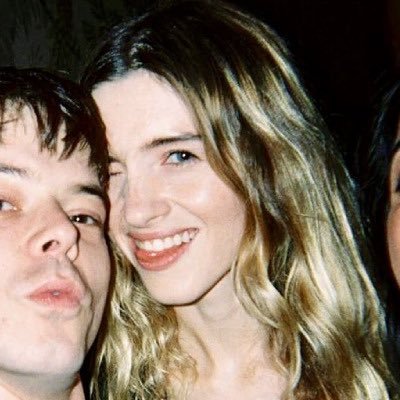 skarsgastian's profile picture. joseph quinn's curls. (psychology 9/10)