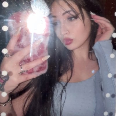 h3llb0und_he4rt's profile picture. bienvenida al club d las trastornadas