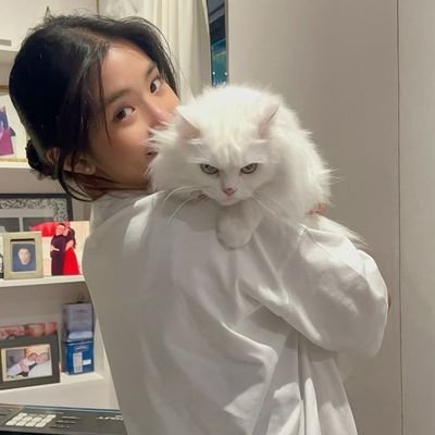 zeneregirlfrnd's profile picture. lésbica louca apaixonada por loiras sem caráter