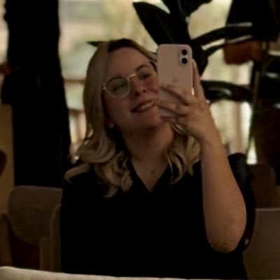 bellletaa's profile picture. Just a girl with a dream ✨ UX Researcher