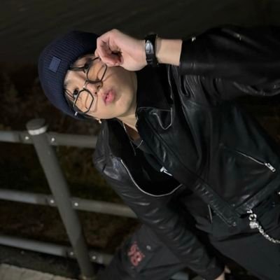 bgguksan's profile picture. 𝐝𝐫𝐞𝐚𝐦, 𝐠𝐞𝐭 𝐲𝐨𝐮𝐫 𝐡𝐨𝐩𝐞𝐬 𝐮𝐩 𝐚𝐧𝐝 𝐦𝐨𝐯𝐞 𝐨𝐧.✿ fan account 
☆ 21 years ☆ ela/dela