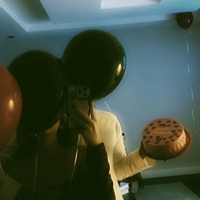 onlyLiive's profile picture. .