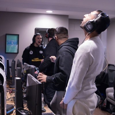 HamzaFrosty's profile picture. 15x Challenger Champ • @ScufGaming • @virdidiana 💍