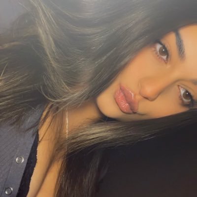 slnaxxo's profile picture. buy me a gift from my throne & i’ll answer 😚