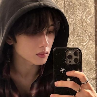 daarkeraaa's profile picture. is it better to speak or to die?