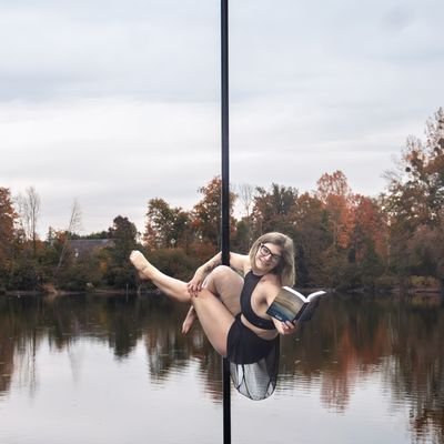 DesLivresEtMoi7's profile picture. Petit blog sans prétention d'une humble lectrice souhaitant partager ses découvertes littéraires...

https://t.co/cY2wbj5yNx