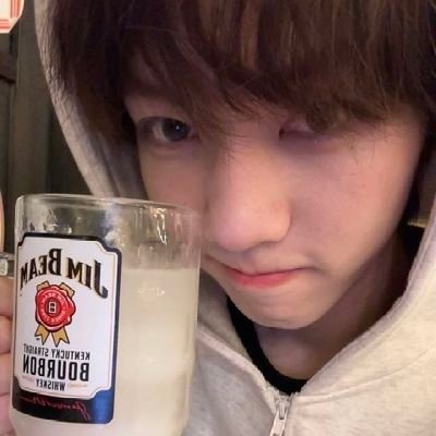 yuninisshik's profile picture. sandcastleholic.          #zb1  #xikers & #cortis