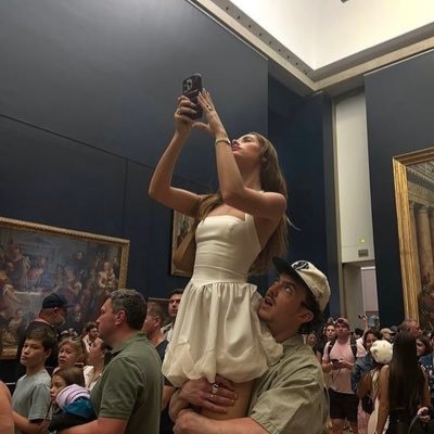 shcxv's profile picture. 