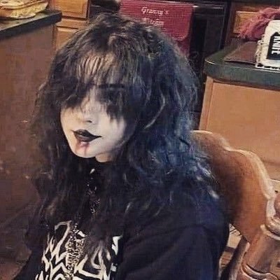 deaddnee's profile picture. she/they
basically transfem @famousincel
satan's favorite sinner