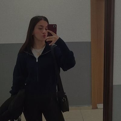 elifabeth0's profile picture. 