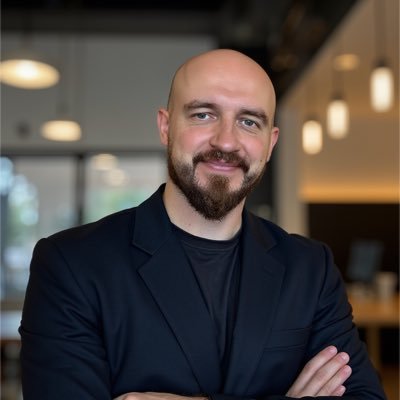 Ladan_I1's profile picture. Founder of a startup optimizing energy efficiency of the ocean supply chain. Hiking 🗻, kite surfing 🌊, snowboarding 🏂 and travelling ✈️