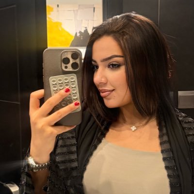 __sbsbb's profile picture. {وَمِنْ شَرِّ حَاسِدٍ إِذَا حَسَدَ }