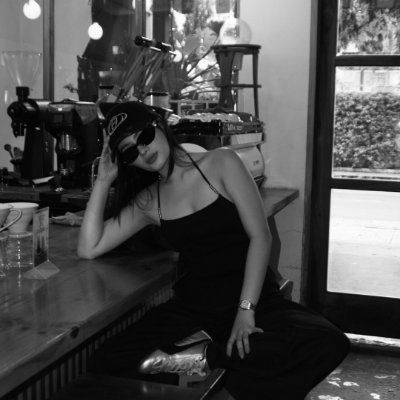 azra_dennn's profile picture. you'll glow beyond the dark✨