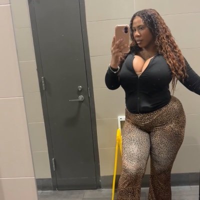 MissParker702's profile picture. Just Divorced 40 year old ebony MILF exploring the wild side of X 🤫😜 (I have milk in them 🍼🫣)