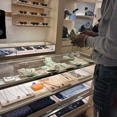 bigg448_'s profile picture. WhoSayItsOnlyOneWay