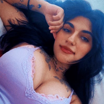 itsbeacastaneda's profile picture. just your favorite journalist who posts Oasis stuff daily ᵕ̈  https://t.co/gFU64pK6ia