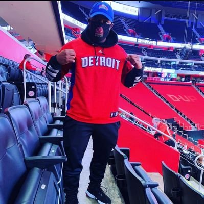 whatwouldjaydo2's profile picture. |34| -BGSU Grad 
(¬‿¬) 
Instagram - whatwouldjaydo