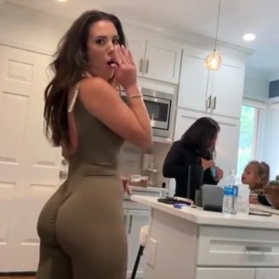 alexisElizbe's profile picture. single good time lover 💕✨