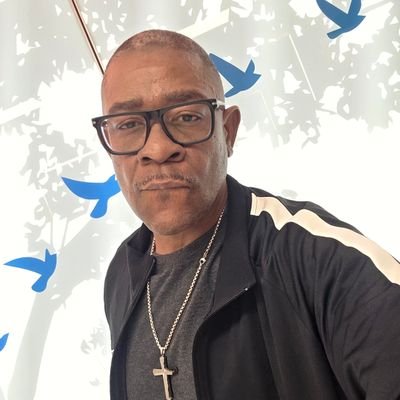 Honest_D's profile picture. 👑