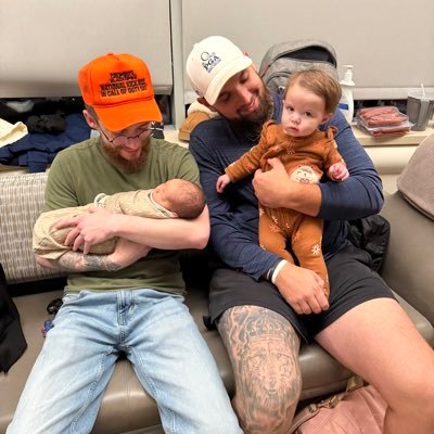 Incredilag's profile picture. YouTube & Twitch Partner #GirlDad