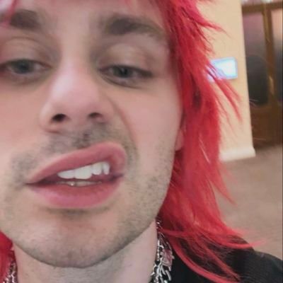 itsnotsu's profile picture. caught up in a blissful feeling