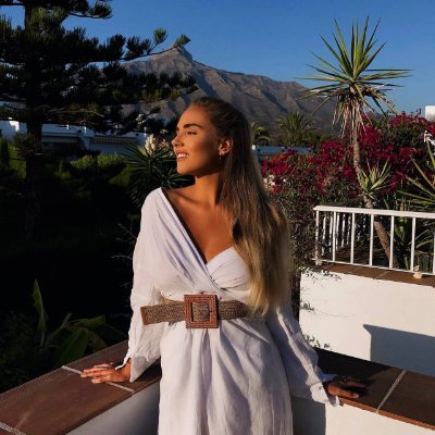 MilaReed1209's profile picture. 📚 Professional escape artist ✨
Lost in mystery novels & real lives told through biographies.
Plot twists are my love language. 🔍😌