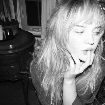 sof906392177561's profile picture. everything is grey