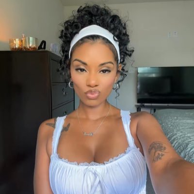 etherealeva222's profile picture. 🇩🇴🇵🇷 🤍