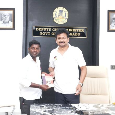 Udhayavanan_Nr's profile picture. #வாழ்வது_ஒருமுறை..!
#வாழ்த்தட்டும்_தலைமுறை..!