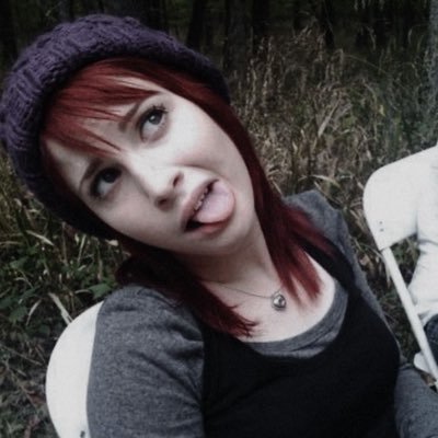 gthsmnee's profile picture. the mortician's daughter