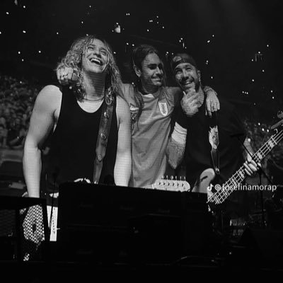 ehustins55240's profile picture. Tus ojos perlas que miran firme              Sos el relámpago que brilla esta noche  🤍