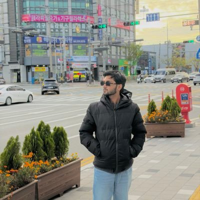 Arham096359872's profile picture. 제 이름은 아르함입니다. 저는 23살입니다. 저는 1년 동안 한국에 살고 있습니다.