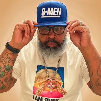 DaryleLSmith's profile picture. ❤️God😇 ❤️Jesus✝️ ❤️People🧑‍🧑‍🧒‍🧒 #MentalHealth🧠🏥 #TeamBeard🧔🏾 #USMCVet 🦅🌎⚓️🎖️ #TeamTatted💉🎨 #NYY⚾️ #NYG🏈 #NYK🏀 #NYL🏀 #Married🤵🏽‍♂️👰🏾‍♀️